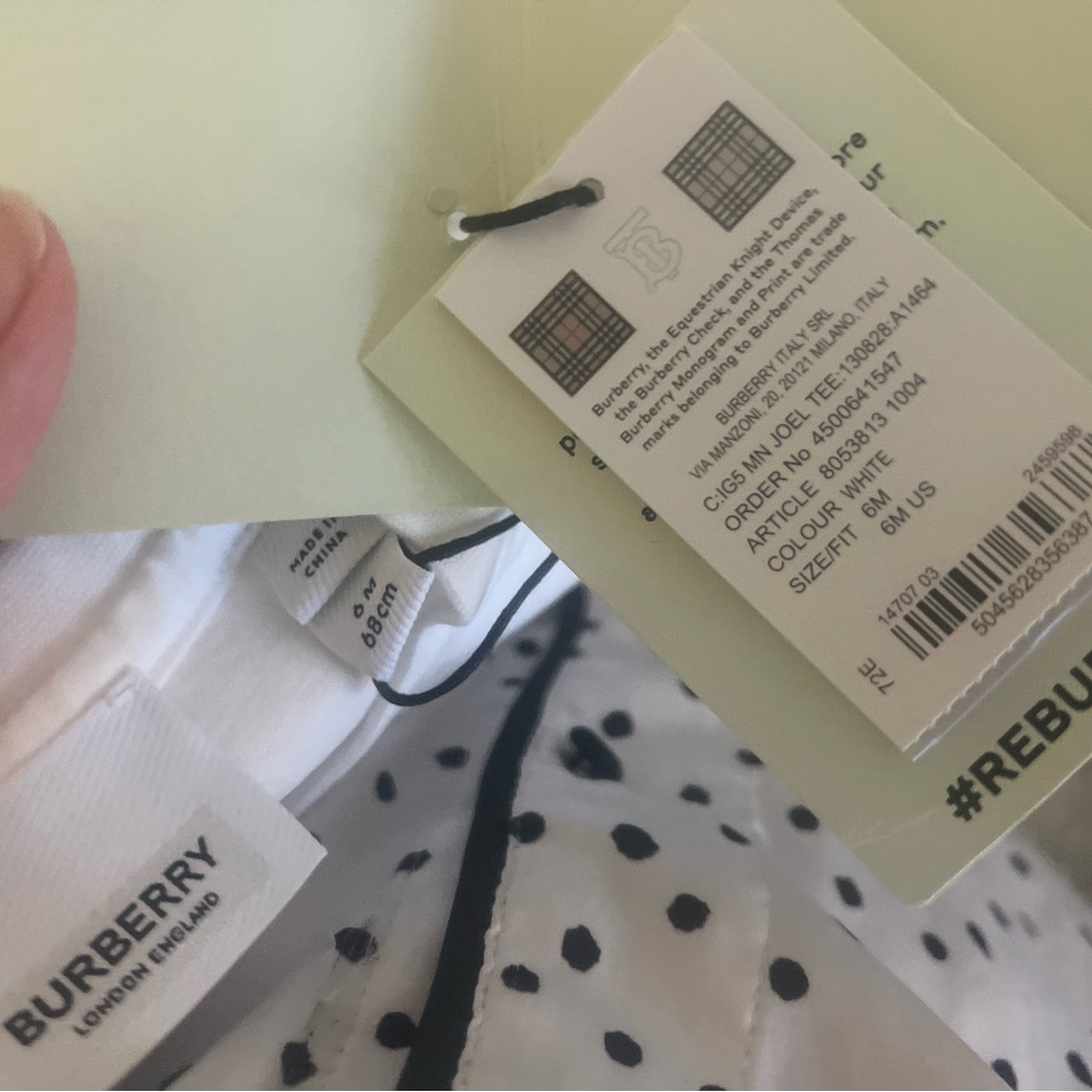 🆕 Burberry White Kids Graphic Tee - Picture 4 of 4